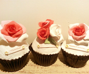 Red rose cupcake